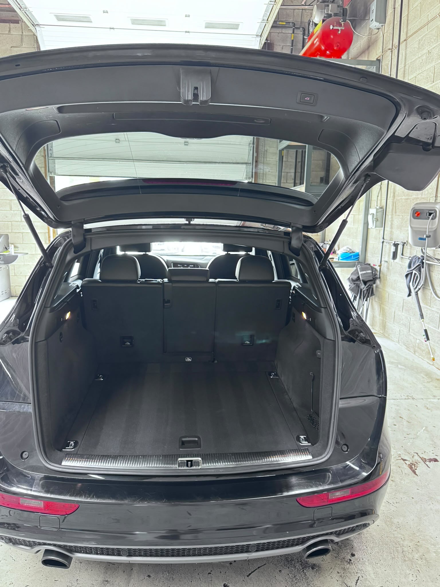 Audi Q5 Cargo Area — Hot Water Steam & Striped Carpet Lines