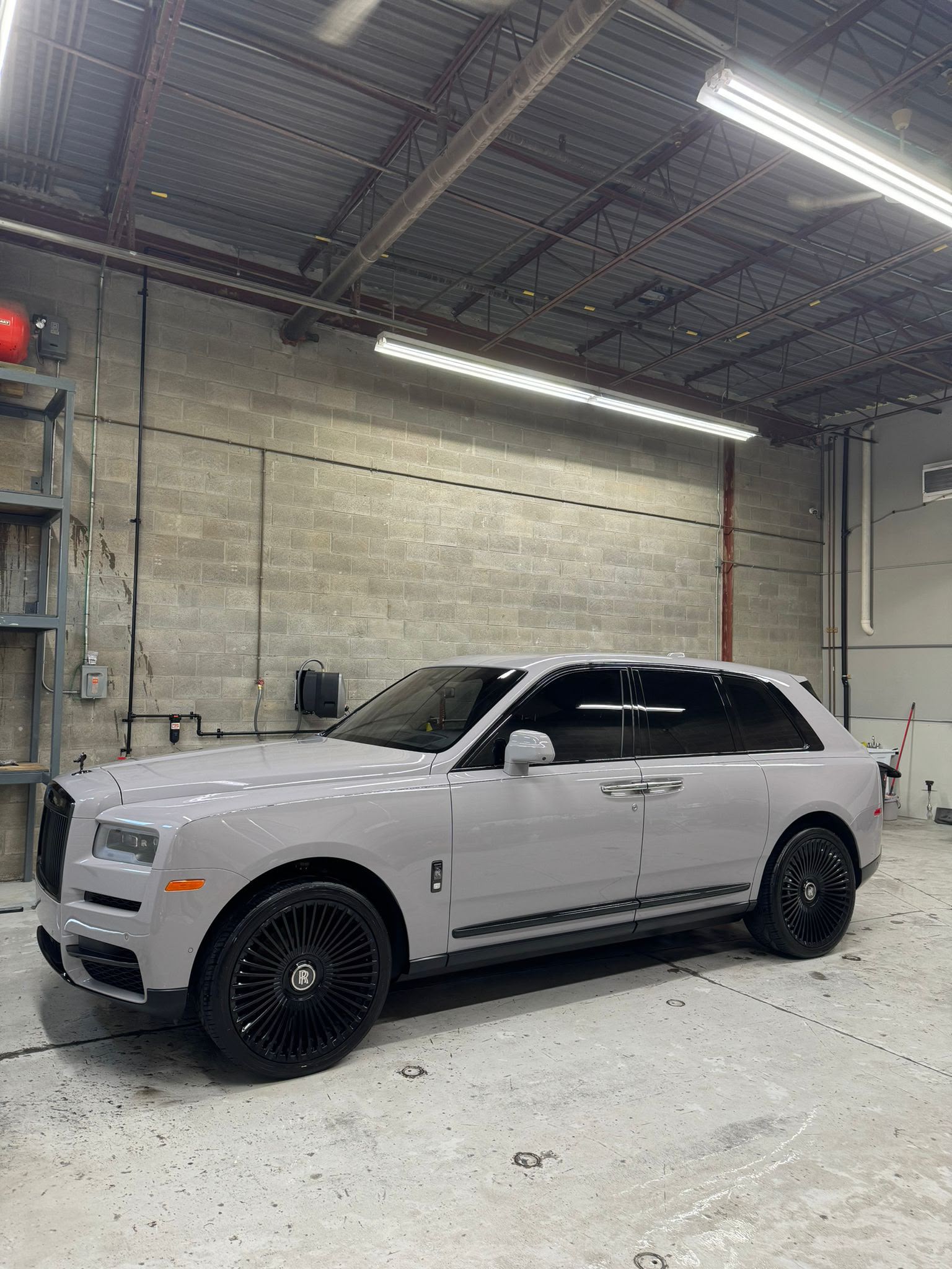 Rolls-Royce Cullinan — Complete Side Profile & Multi-Spoke Rims